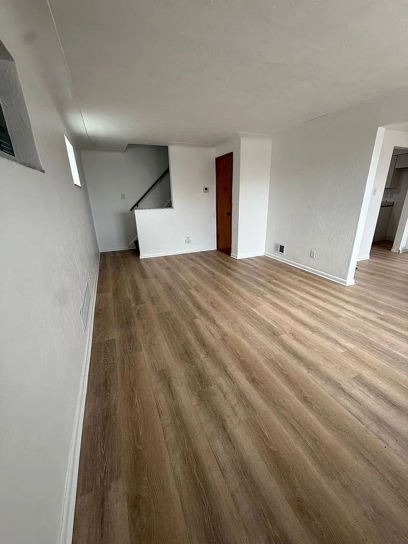 3 Bedroom Home in Port Vue! — Photo 3