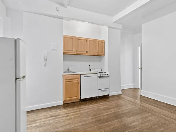 19 West 69th Street image 1 of 20
