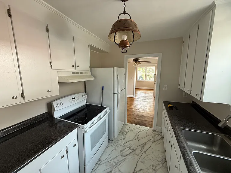 2622 Glenwood Rd — Photo 2