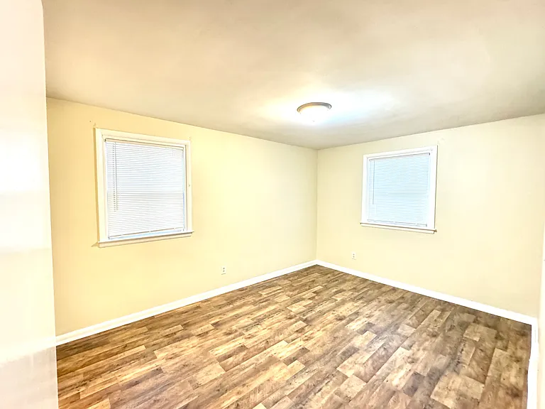 8560 Castor Ave — Photo 10