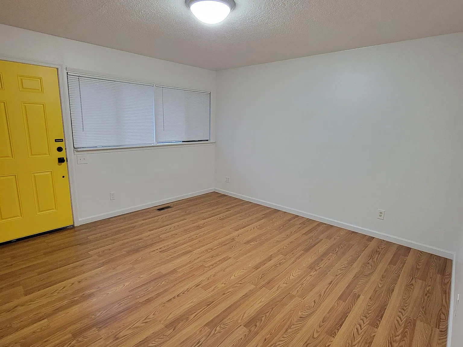 3 bed, 932 sqft, $2,600 — Photo 3