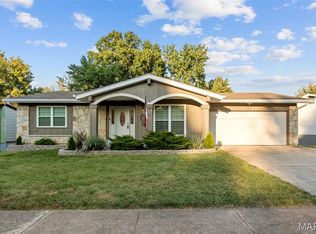 412 Woodrun Dr, Ballwin, MO 63021
