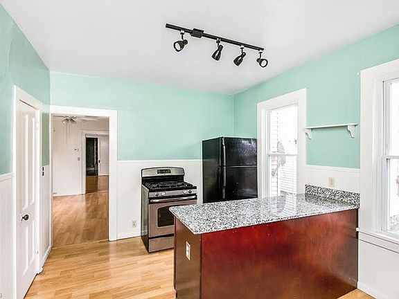 3rd image of 1808 W 45th St