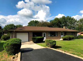 325 Thomas Dr, Sycamore, IL 60178