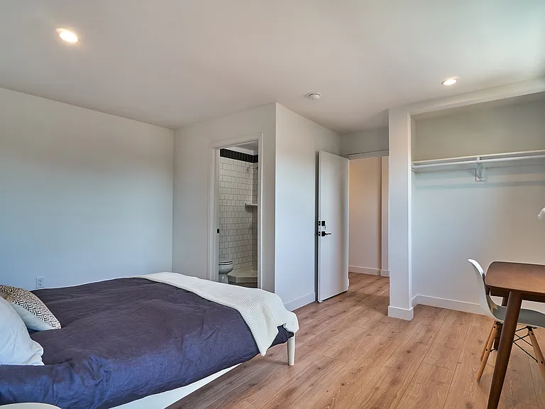152 S Serrano Ave — Photo 18