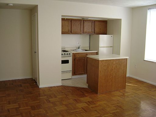 4th image of 518 E Town St APT 502