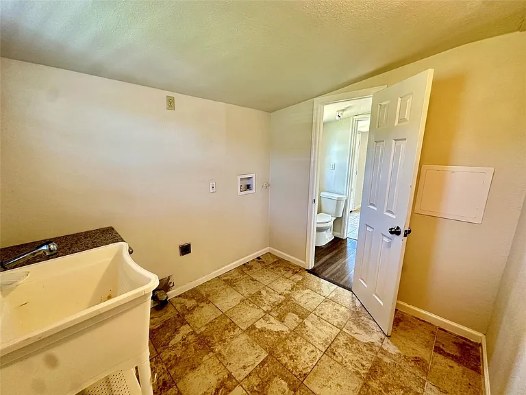 5222 Avenue O — Photo 17