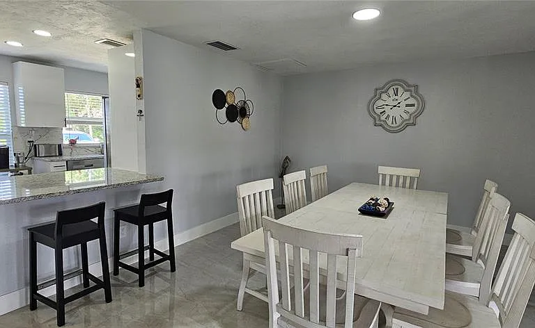 251 SE 46th St — Photo 22