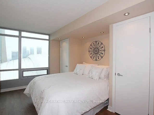81 Navy Wharf Ct #3302 — Photo 7