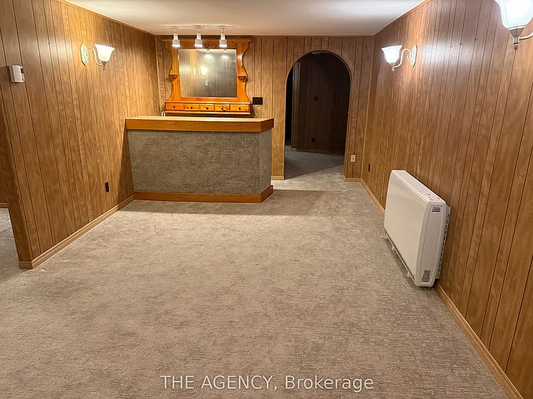 323 Waratah Ave — Photo 43
