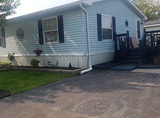 37 Chestnut Dr, Fenton, MI 48430