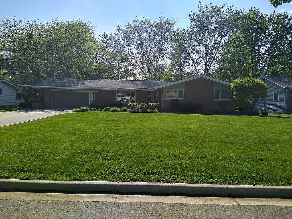4670 Bloomfield Dr photo 1