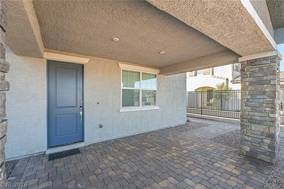 3 bed, 2.5 bath, 1677 sqft, $2,085 — Photo 1