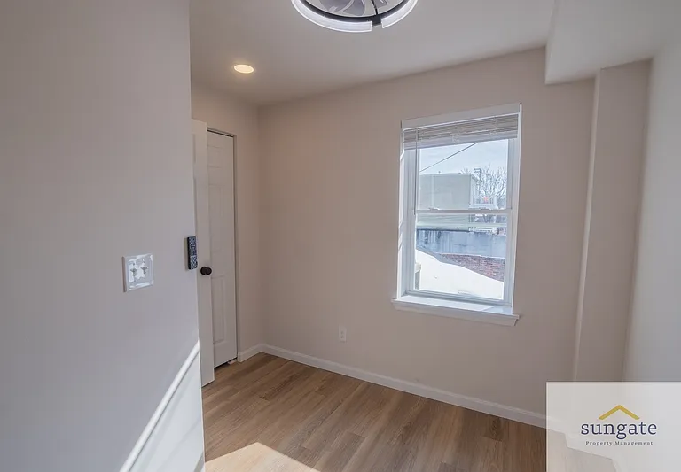 1911 Eastern Ave — Photo 19