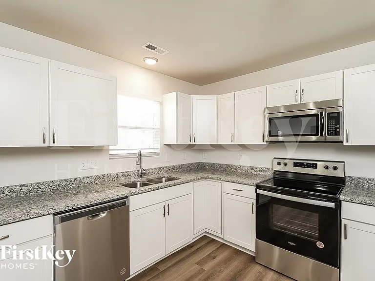 813 Pine Circle Dr — Photo 5