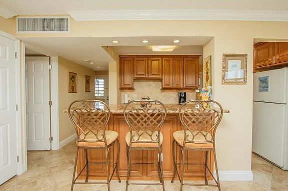 5th image of 380 Seaview Ct