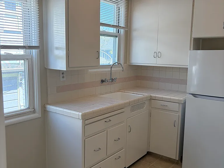 1825 Clinton Ave — Photo 8