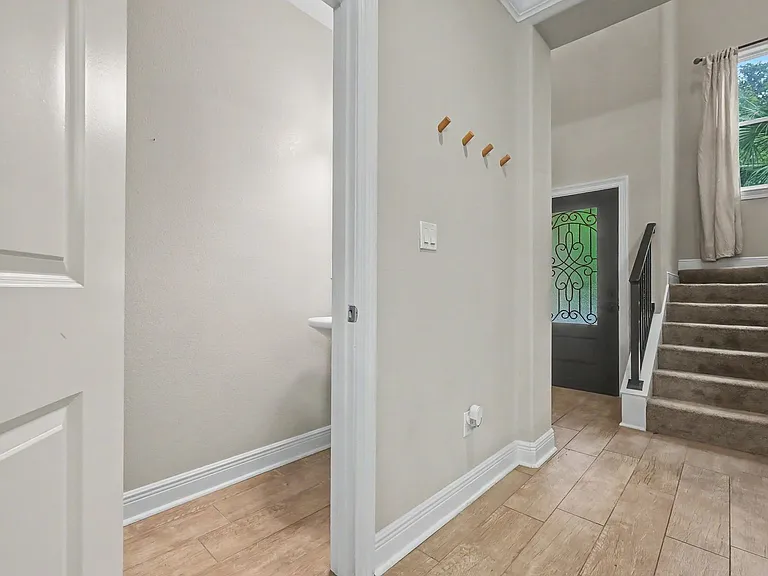 490 Soundview Ct — Photo 20