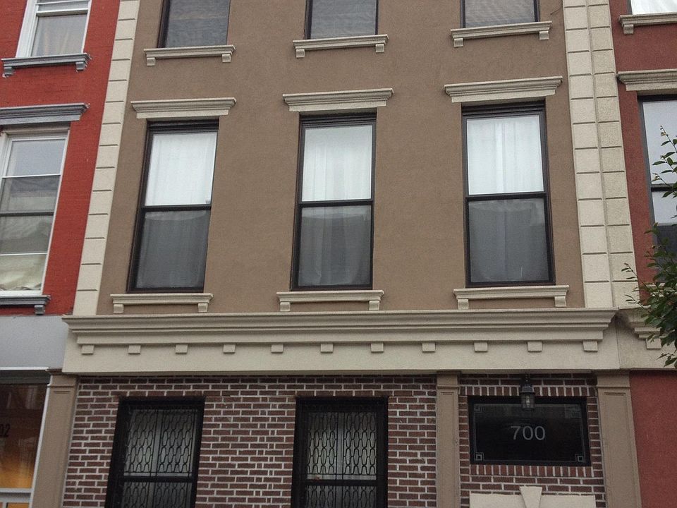 1st image of 700 Dekalb Ave #1