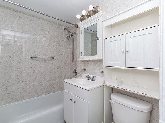 4th image of 6115 98th St APT 15L