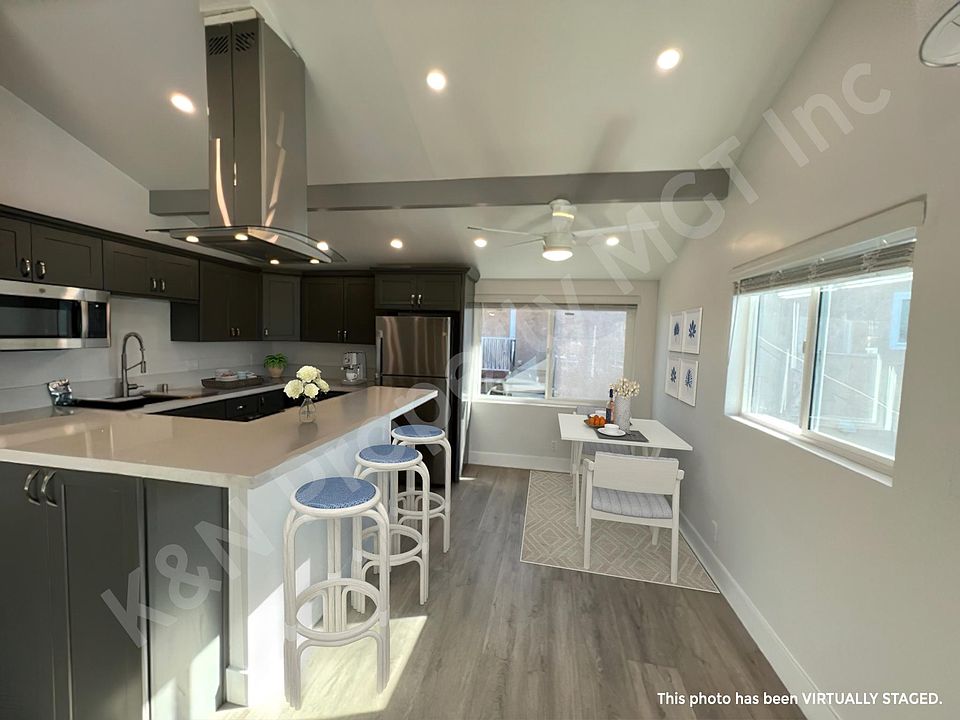 Dining area. Lots of light and space.