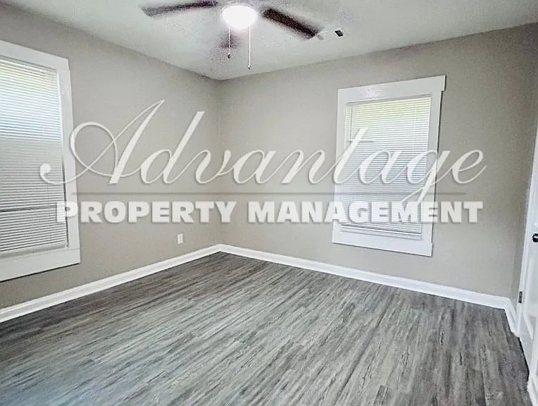 847 Ayers St — Photo 4