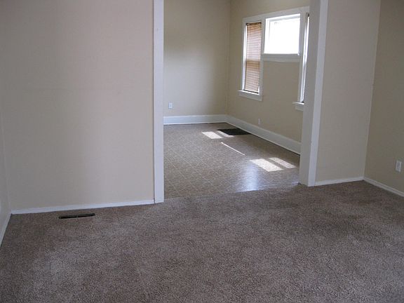 4th image of 1139 N Main St Floor 1