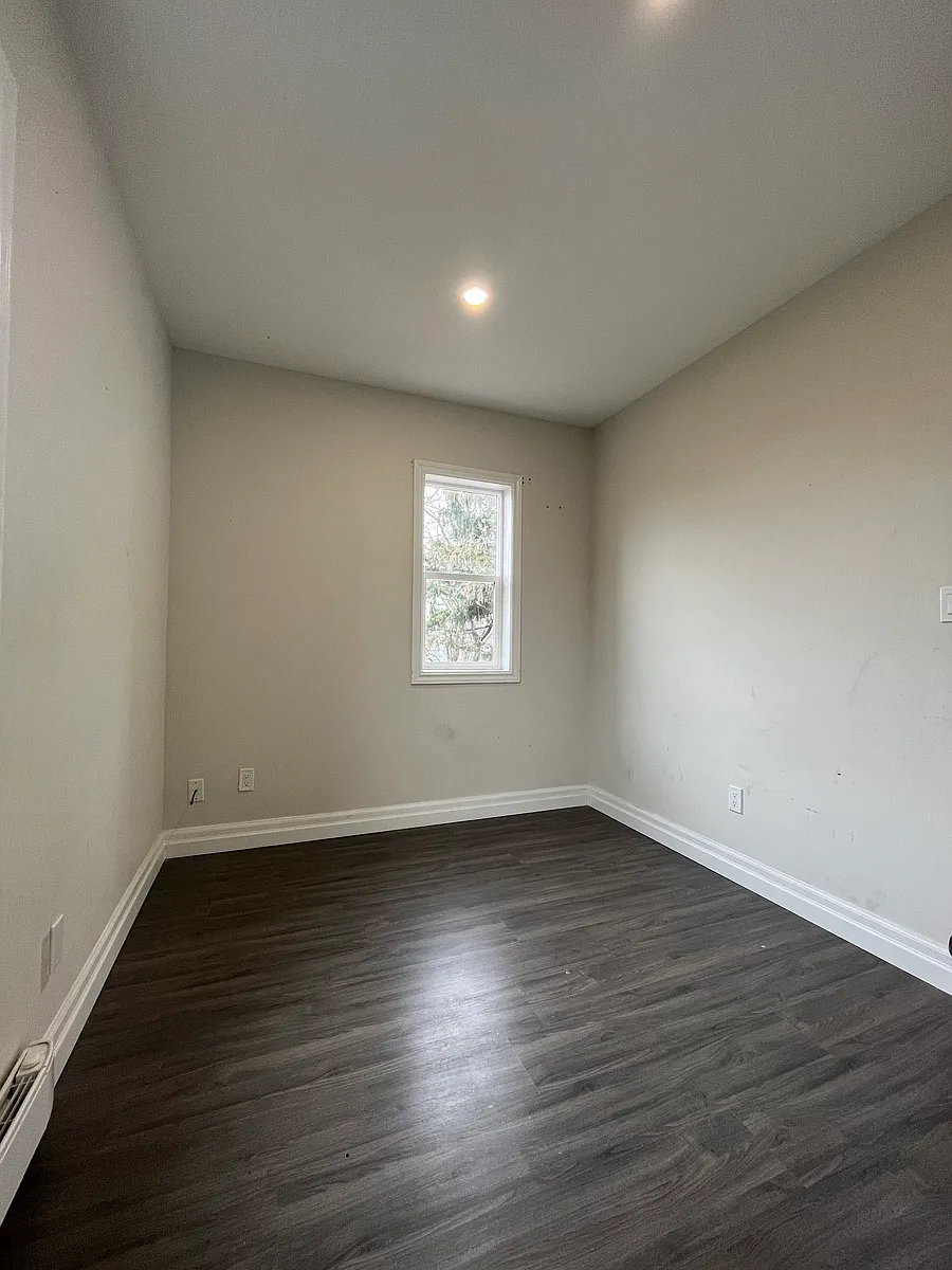 Building Photo - 738 Windsor Ave #3