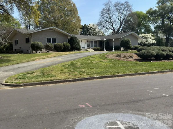 938 Sandswood Dr, Gastonia, NC 28054