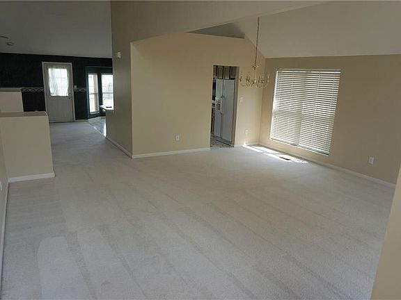 4th image of 6441 Hollingsworth Dr