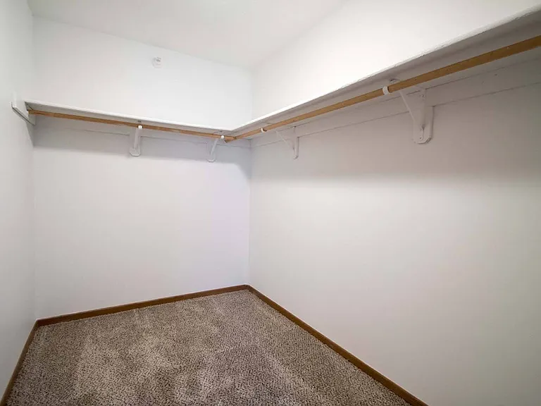 One Bedroom/One Bathroom: 810 SF