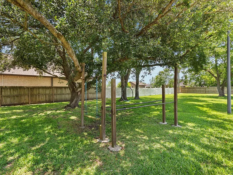 616 Westwood Cir — Photo 38