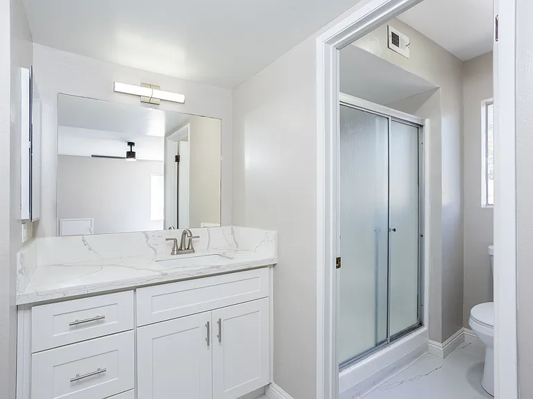 2908 Catalina Dr — Photo 9