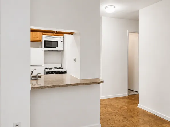141 East 55th Street image 1 of 4