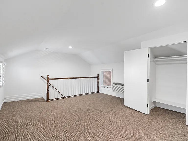54 W Somerset St #REAR — Photo 8
