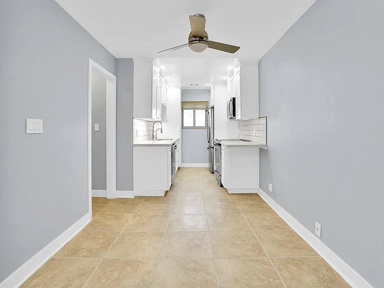 110 E Hillcrest Blvd #216 — Photo 8