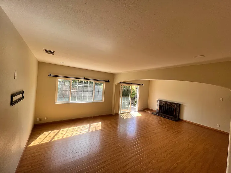 34833 Warwick Ct — Photo 7