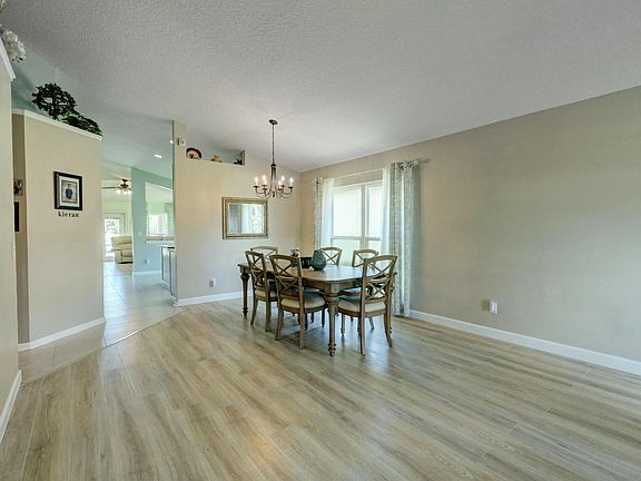 4th image of 721 NW Waterlily Pl