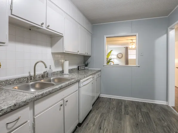 8325 & 8327 Lowell Ave, Overland Park, KS 66212