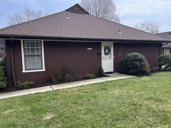 26-1 Tamaron Dr, Waldwick, NJ 07463