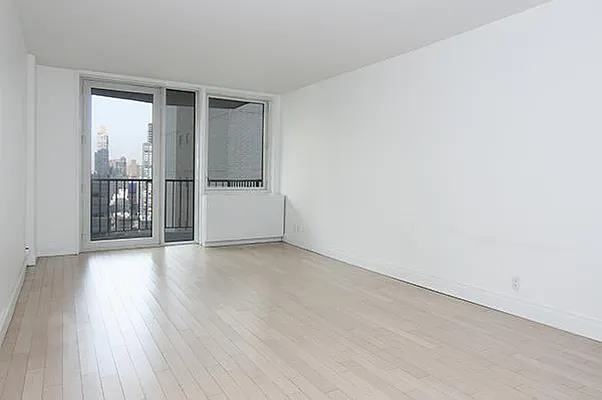 Rented by R New York | media 9