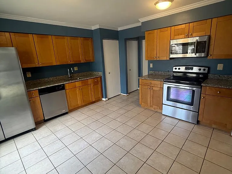 306 Hillside Ter — Photo 10