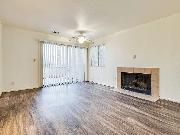 5011 Spencer St #B — Photo 9