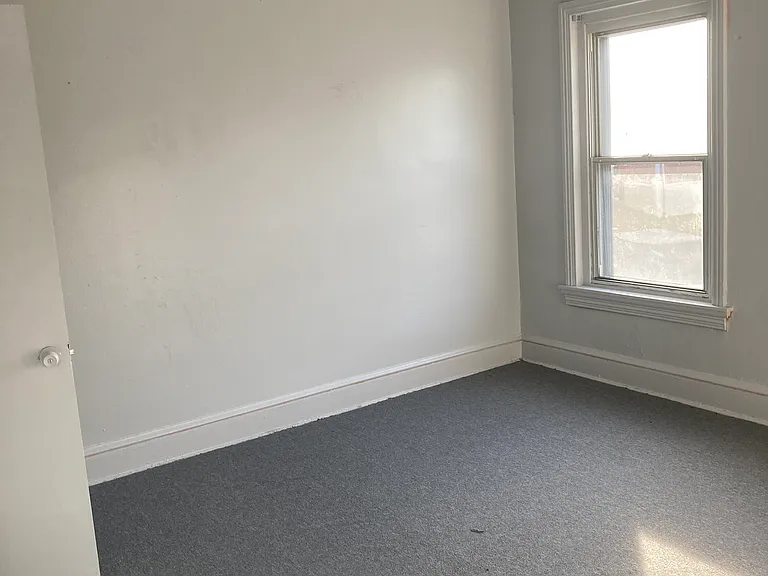 929 Green St — Photo 3