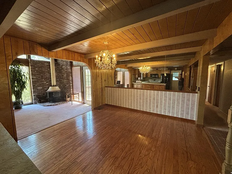 2699 Westwood Dr — Photo 11