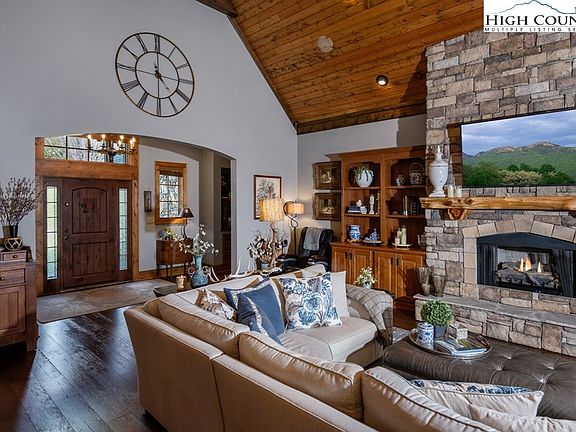 4th image of 149 Meadow Knoll Court