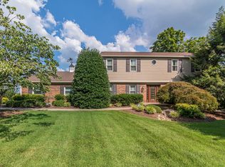 11206 Crown Point Dr, Knoxville, TN 37934