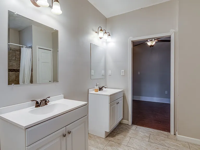 2293 Jackson Ave — Photo 16