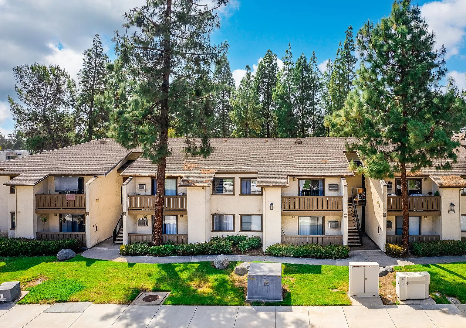 2 bedroom, 2 bathroom rental - Great location! — Photo 1