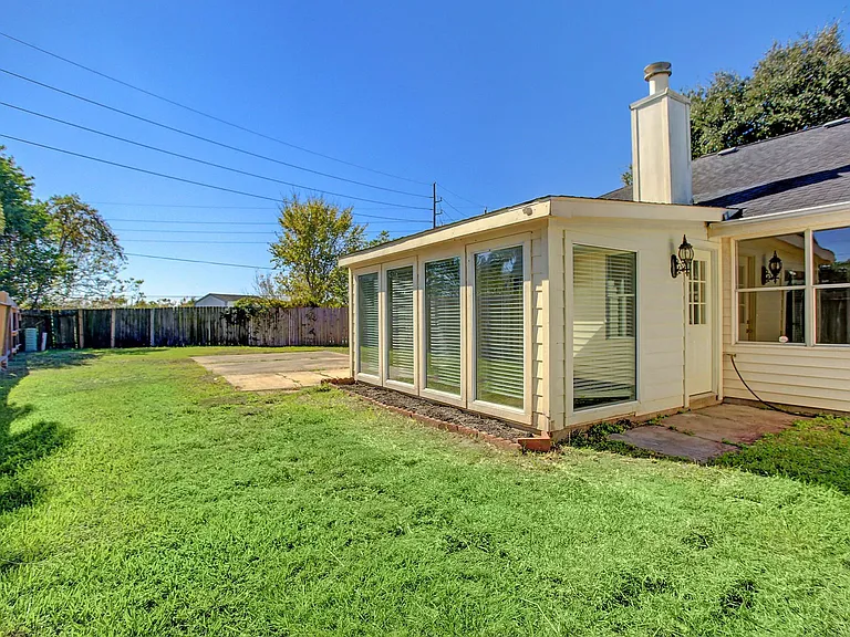 6506 Larissa Cir — Photo 28